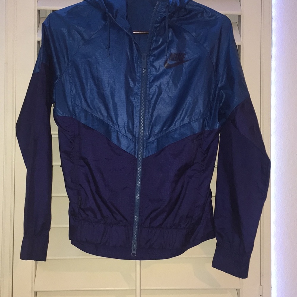 Women Nike windbreaker